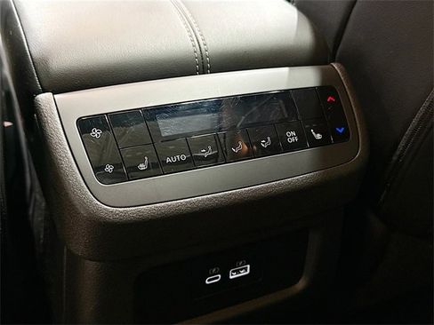 Used 2024 Nissan Pathfinder SL w/ SL Premium Package image 29