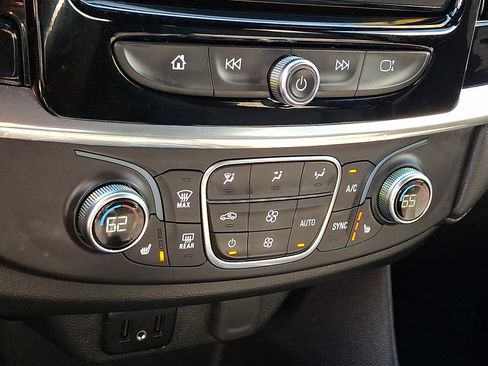 Used 2023 Chevrolet Traverse LT AWD/4WD image 18