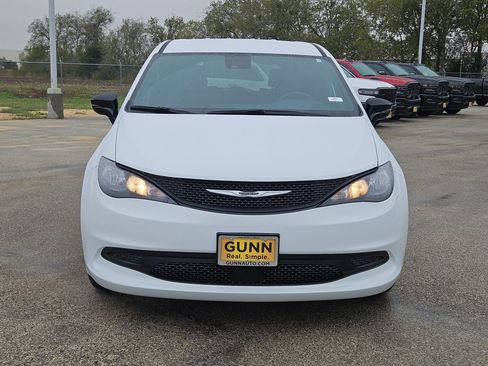 New 2026 Chrysler Voyager LX image 8