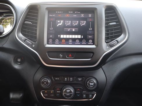 Used 2020 Jeep Cherokee Trailhawk w/ Cold Weather Group AWD/4WD image 34