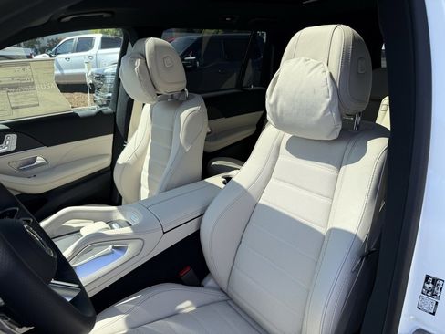 New 2025 Mercedes-Benz GLS 580 4MATIC image 8