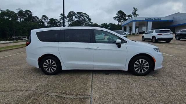 Used 2023 Chrysler Pacifica Touring-L FWD image 9