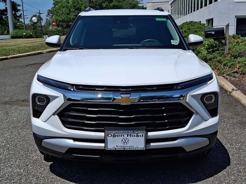 Used 2024 Chevrolet TrailBlazer LT w/ Driver Confidence Package AWD/4WD image 2