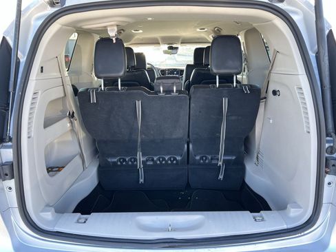 Used 2024 Chrysler Pacifica Touring-L FWD image 25