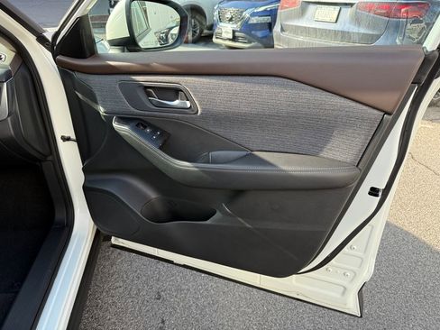 Used 2023 Nissan Rogue SV image 28