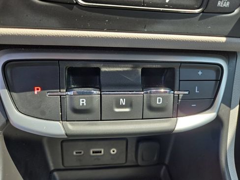Used 2024 GMC Terrain SLE FWD image 30