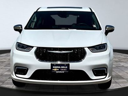 Used 2023 Chrysler Pacifica Limited