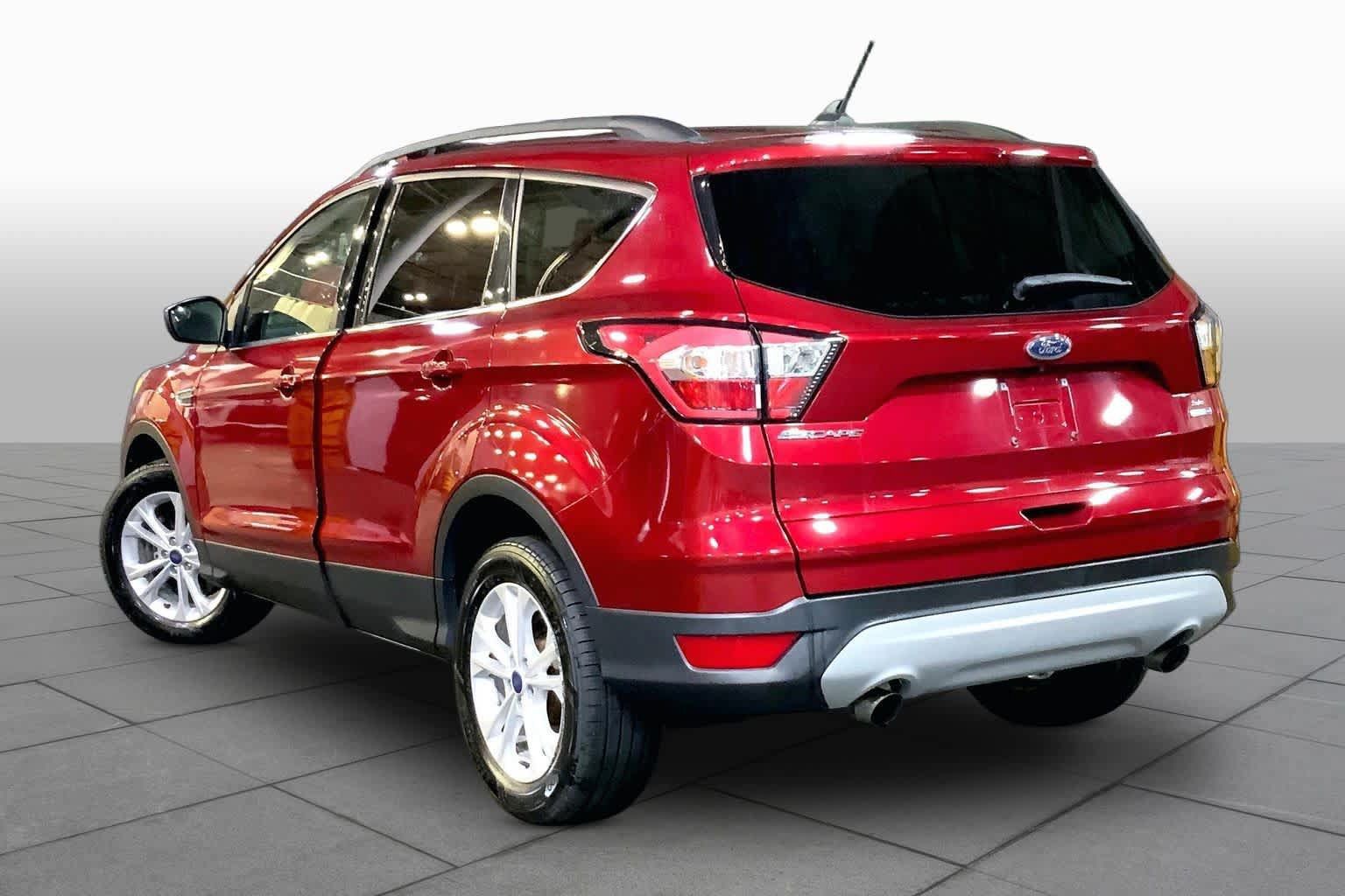 Used 2018 Ford Escape SE w/ SE Sync 3 Package AWD/4WD image 12