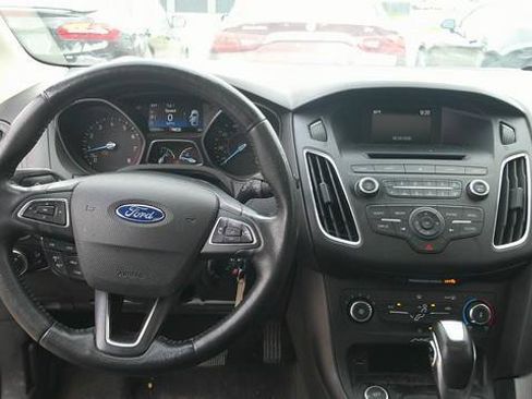 Used 2016 Ford Focus SE w/ Equipment Group 201A FWD image 10