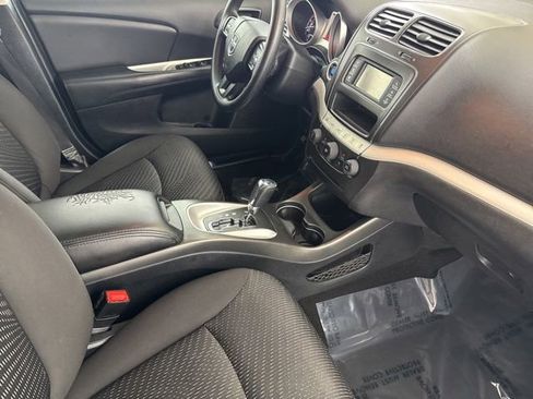 Used 2017 Dodge Journey SE w/ Flexible Seating Group FWD image 19