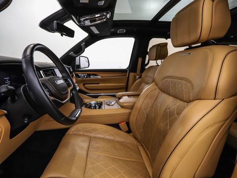 Used 2022 Jeep Grand Wagoneer Series III image 11