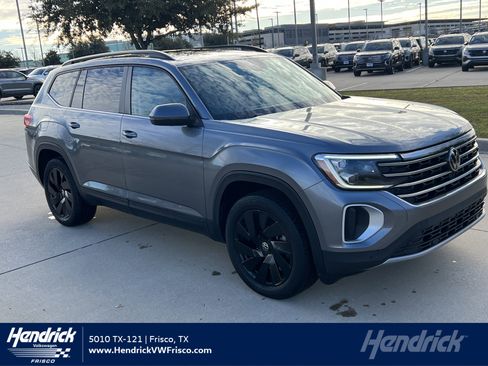 Certified 2025 Volkswagen Atlas SE image 1