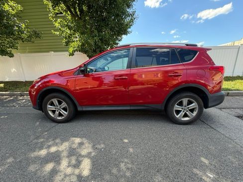 Used 2015 Toyota RAV4 XLE AWD/4WD image 2