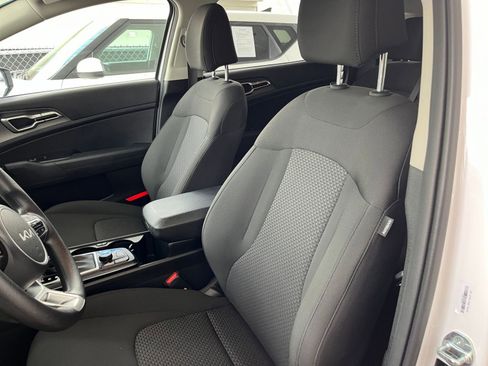 Used 2025 Kia Sportage LX image 36