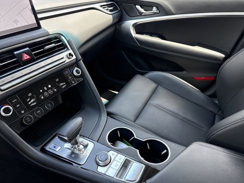 Used 2025 Genesis G70 2.5T RWD image 19