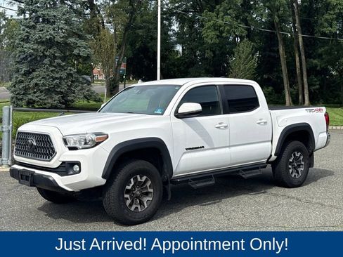 Used 2019 Toyota Tacoma TRD Off-Road AWD/4WD image 3