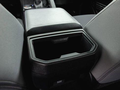 Certified 2025 Toyota Tacoma TRD Off-Road AWD/4WD image 28