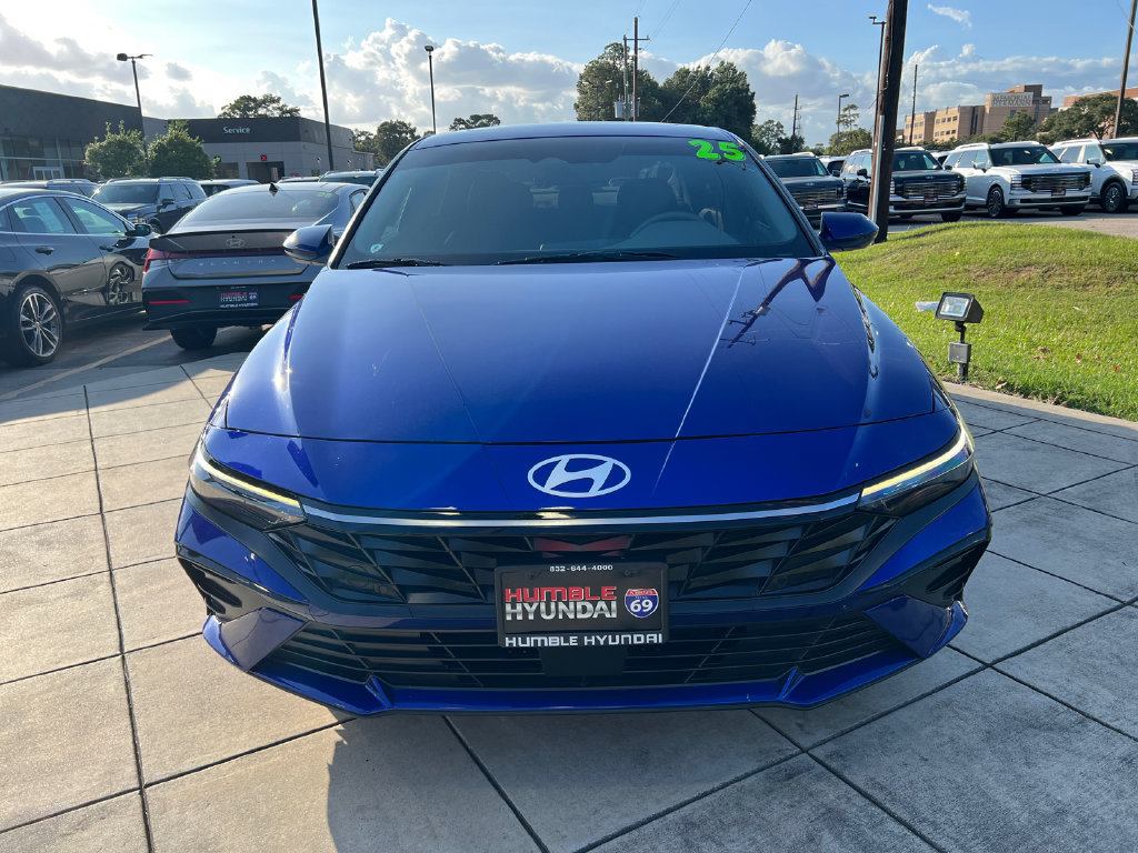 Certified 2025 Hyundai Elantra SEL FWD image 2