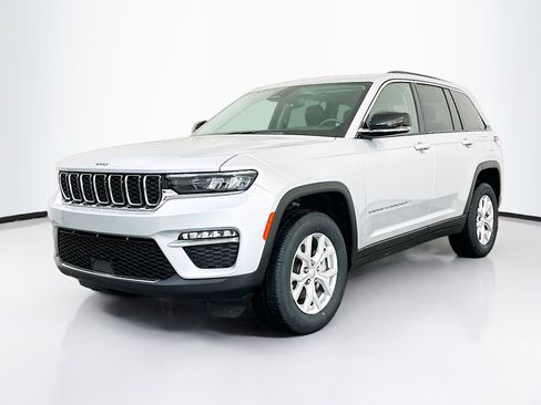 Used 2023 Jeep Grand Cherokee Limited AWD/4WD image 3