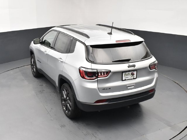 New 2026 Jeep Compass Latitude AWD/4WD image 16