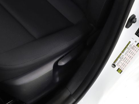 Used 2025 Toyota Corolla LE image 20