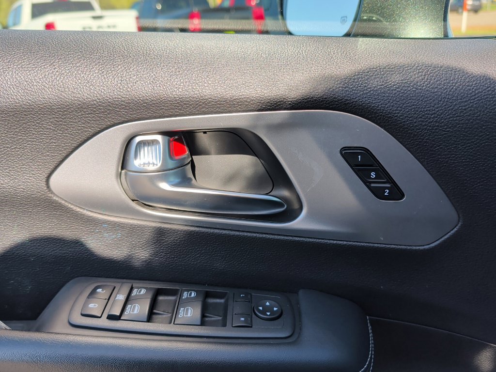 Used 2022 Chrysler Pacifica Touring-L w/ Uconnect Theater Family Group AWD/4WD image 30