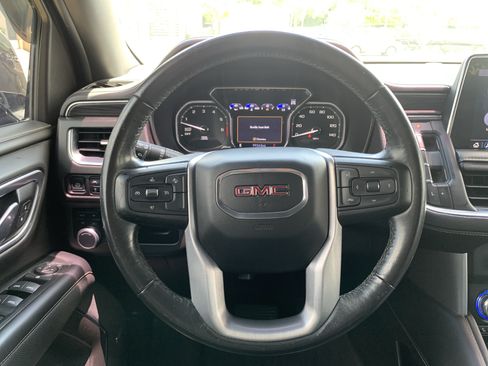 Used 2021 GMC Yukon XL SLT AWD/4WD image 18