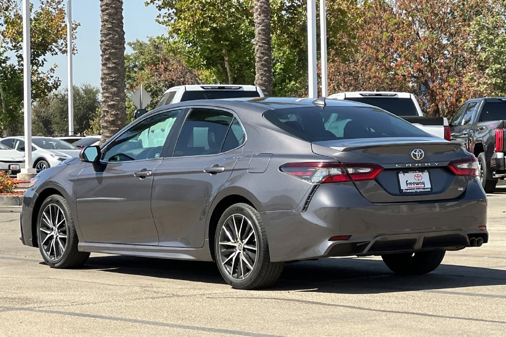 Used 2024 Toyota Camry SE FWD image 7