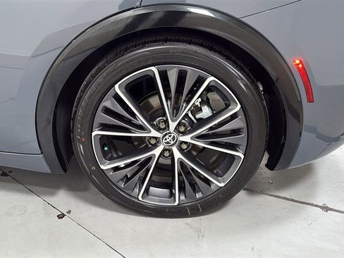 Certified 2025 Toyota Prius XLE image 23