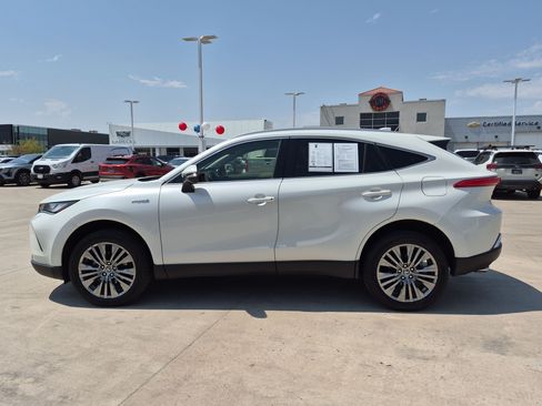 Used 2021 Toyota Venza XLE w/ Softex Package AWD/4WD image 3