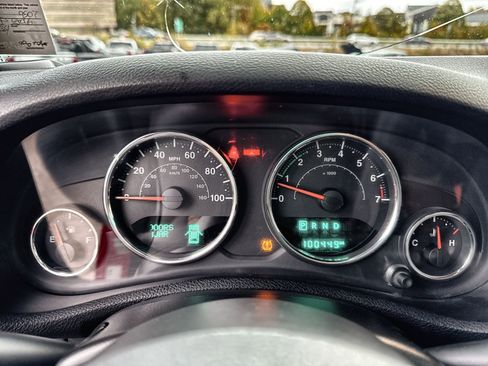 Used 2016 Jeep Wrangler Unlimited Rubicon w/ Connectivity Group image 17