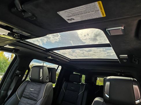 New 2026 Cadillac Escalade ESV Platinum Sport AWD/4WD image 24
