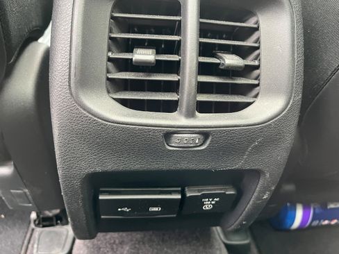 Used 2019 Jeep Cherokee Limited image 11