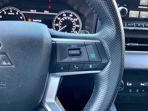 Used 2024 Mitsubishi Outlander SE image 9