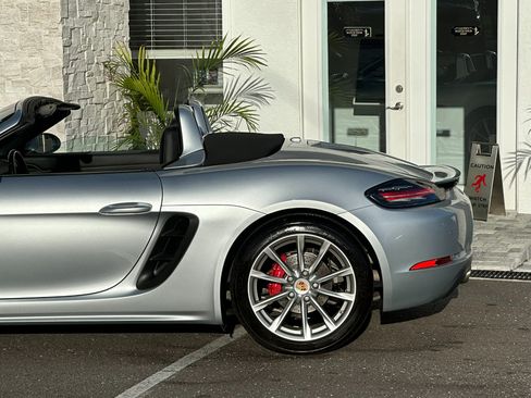 Used 2017 Porsche 718 Boxster S image 8