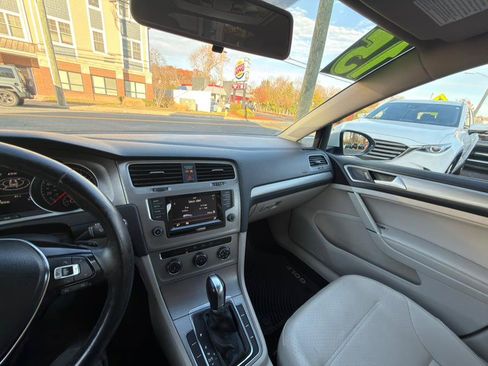 Used 2015 Volkswagen Golf S image 21