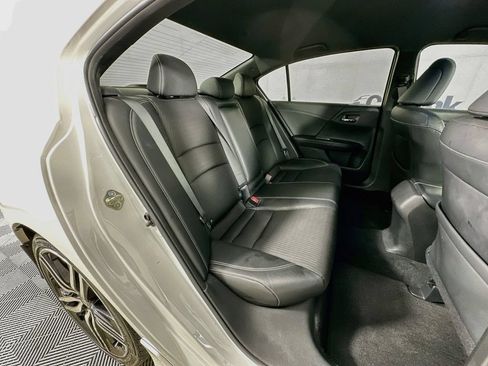 Used 2017 Honda Accord Sport image 28