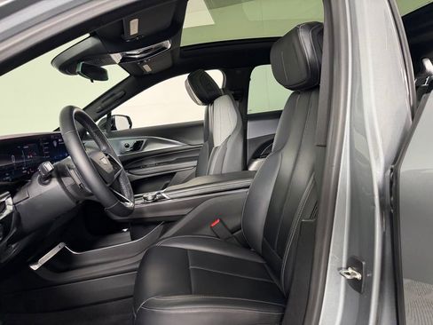 Used 2024 Cadillac Lyriq Tech RWD image 18