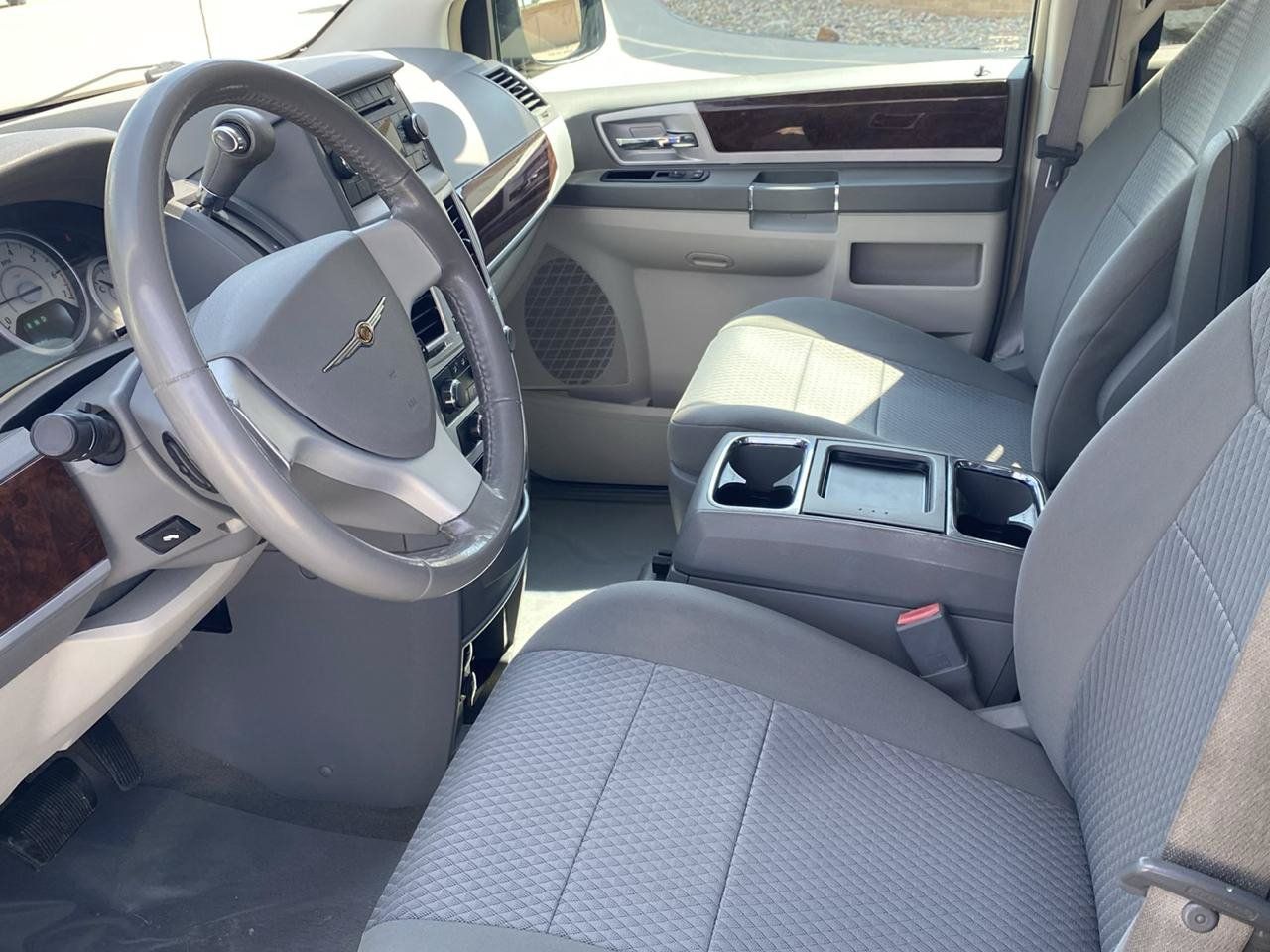 Used 2010 Chrysler Town & Country Touring w/ Family Value Group FWD image 11