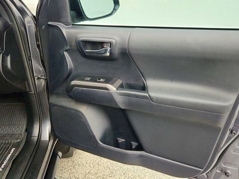 Used 2020 Toyota Tacoma TRD Off-Road w/ Blackout Package image 25