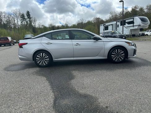 Used 2024 Nissan Altima 2.5 SV FWD image 6