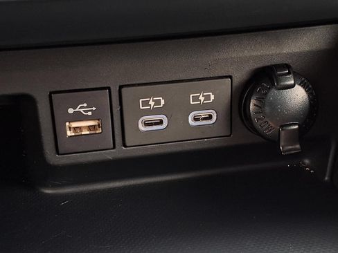 Certified 2025 Toyota Highlander XLE FWD image 24