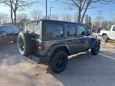 Used 2022 Jeep Wrangler Unlimited Sport image 5