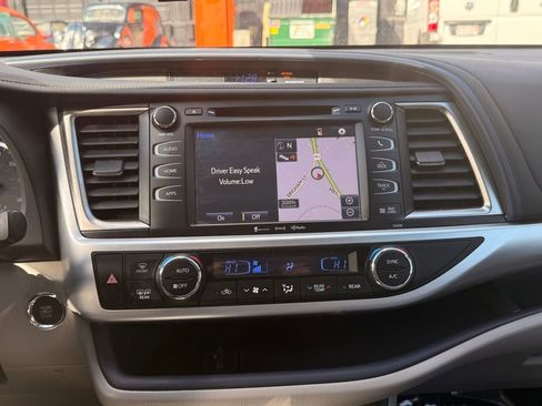 Used 2019 Toyota Highlander XLE image 34