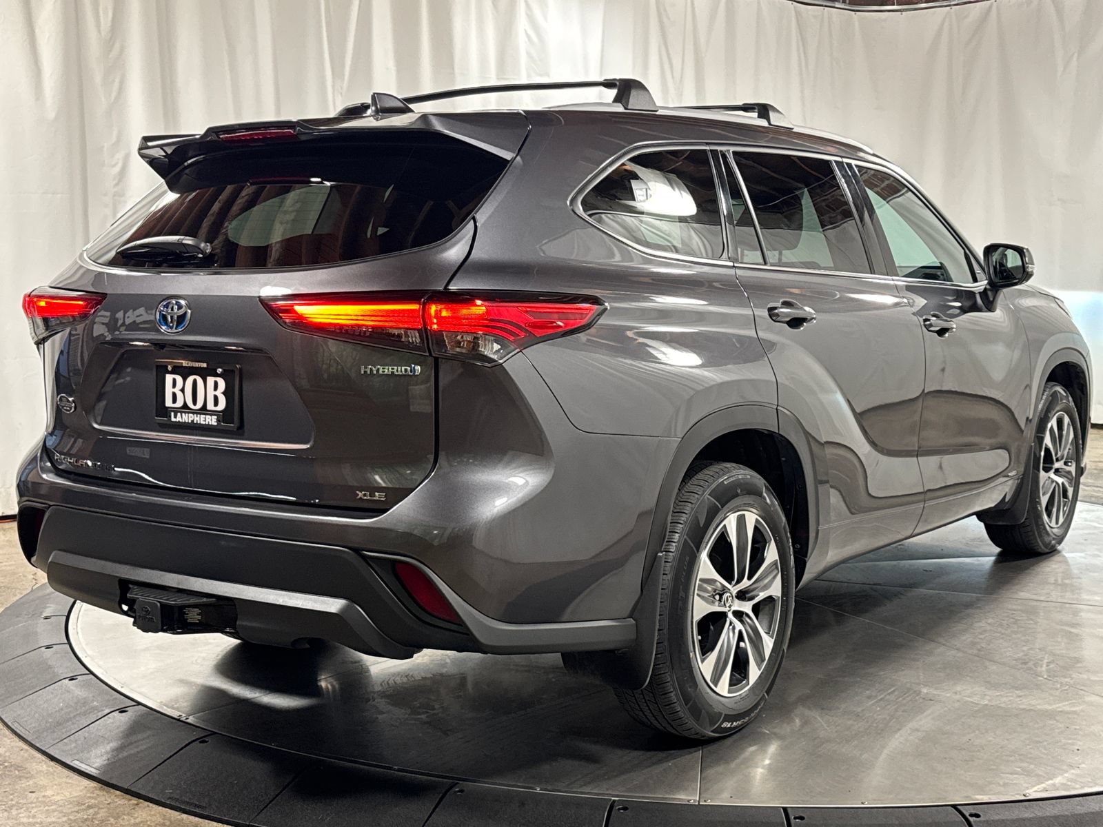 Used 2022 Toyota Highlander XLE AWD/4WD image 10