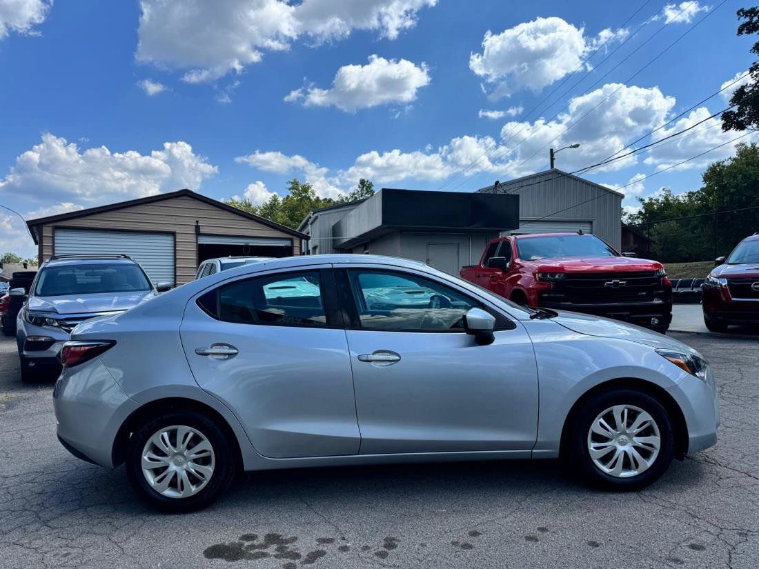 Used 2019 Toyota Yaris L FWD image 5