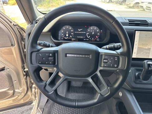 Certified 2025 Land Rover Defender 110 X-Dynamic SE AWD/4WD image 28