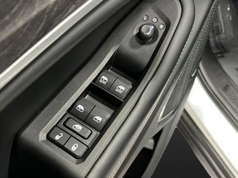 Used 2023 Jeep Grand Cherokee 4WD 4xe image 22