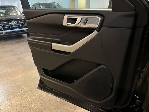 Used 2023 Ford Explorer Limited image 20