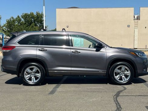 Certified 2019 Toyota Highlander Limited w/ Carpet Mat Package (TMS) AWD/4WD image 3